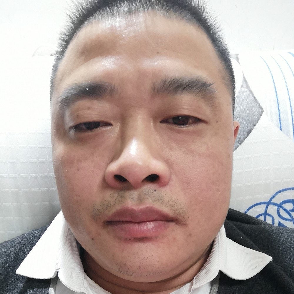 靓丽吃醋月饼的照片