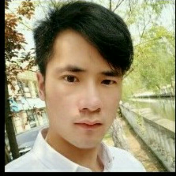 乐观回首野狼的照片