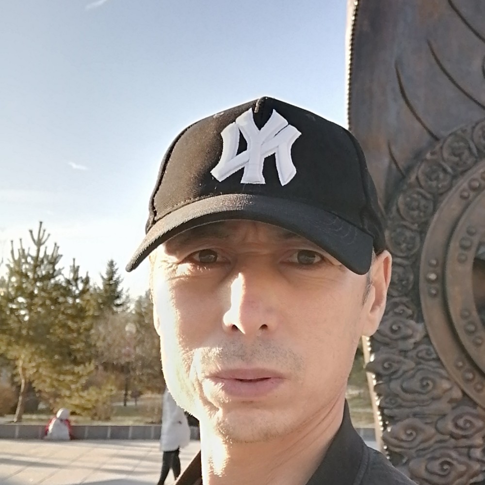 卡布奇诺的踢大树的照片