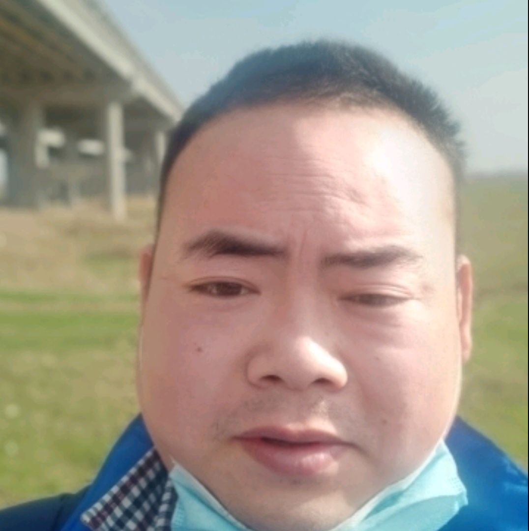 背包和温婉的照片