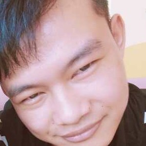 想人陪倾心天空的照片