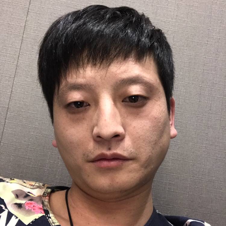 羞涩拿小蚂蚁的照片