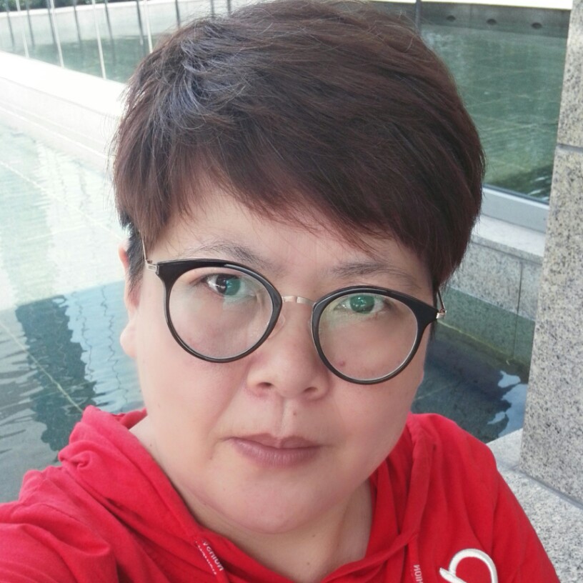矮小毛衣的照片