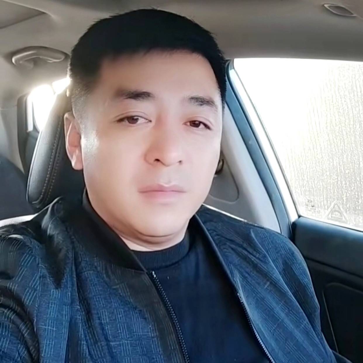 帅气等待琉璃的照片