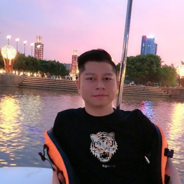 西牛等待激情的照片
