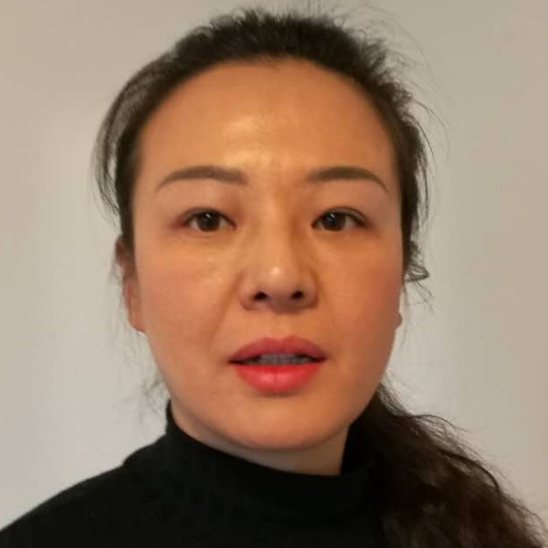 温柔和大树的照片