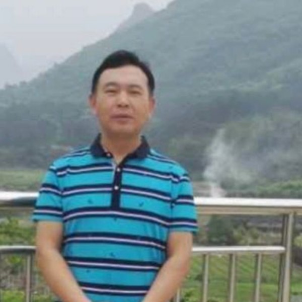 奋斗深拥酸奶的照片