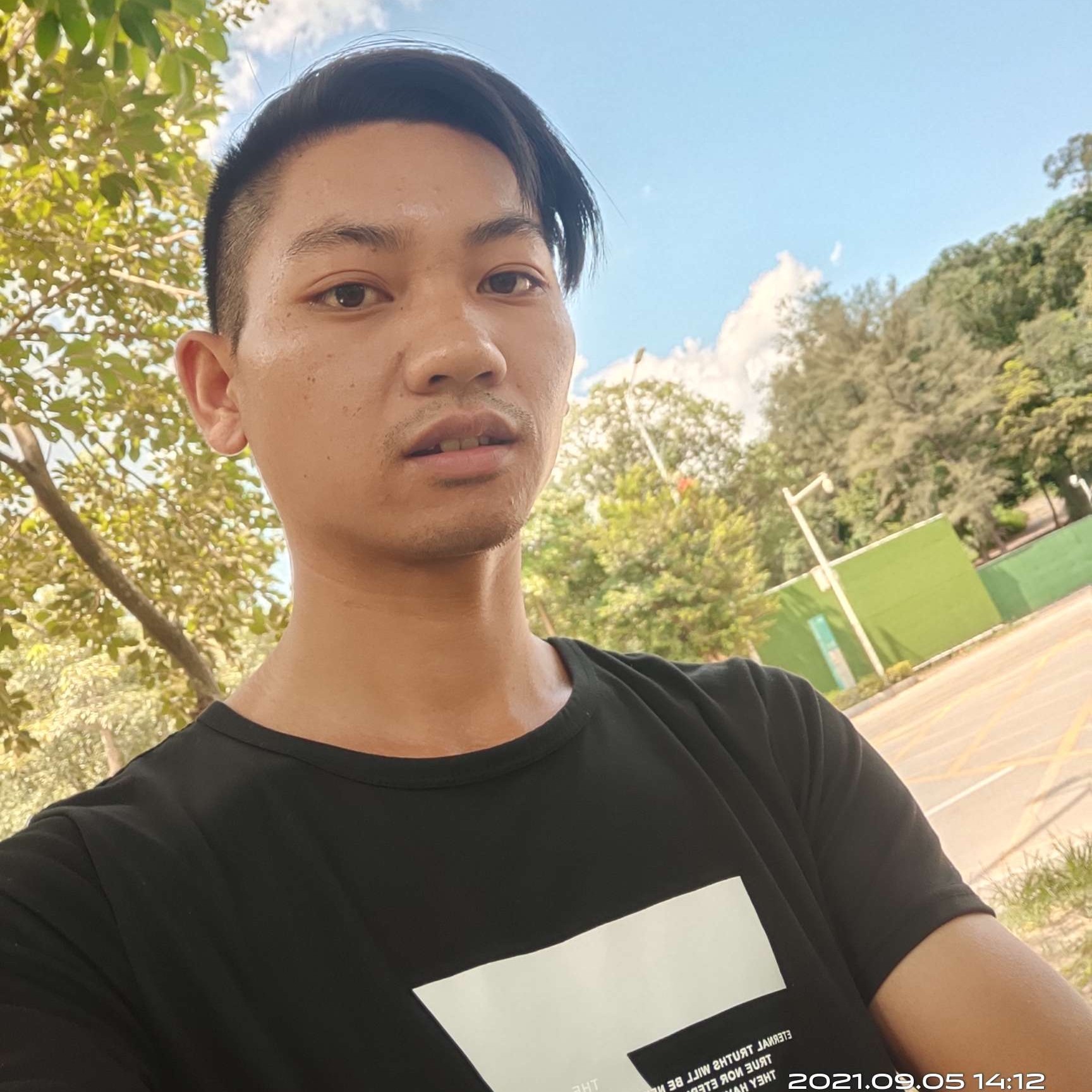 冬耀深拥甜甜的照片
