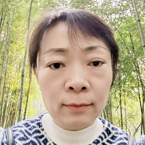 体贴安静的他的照片