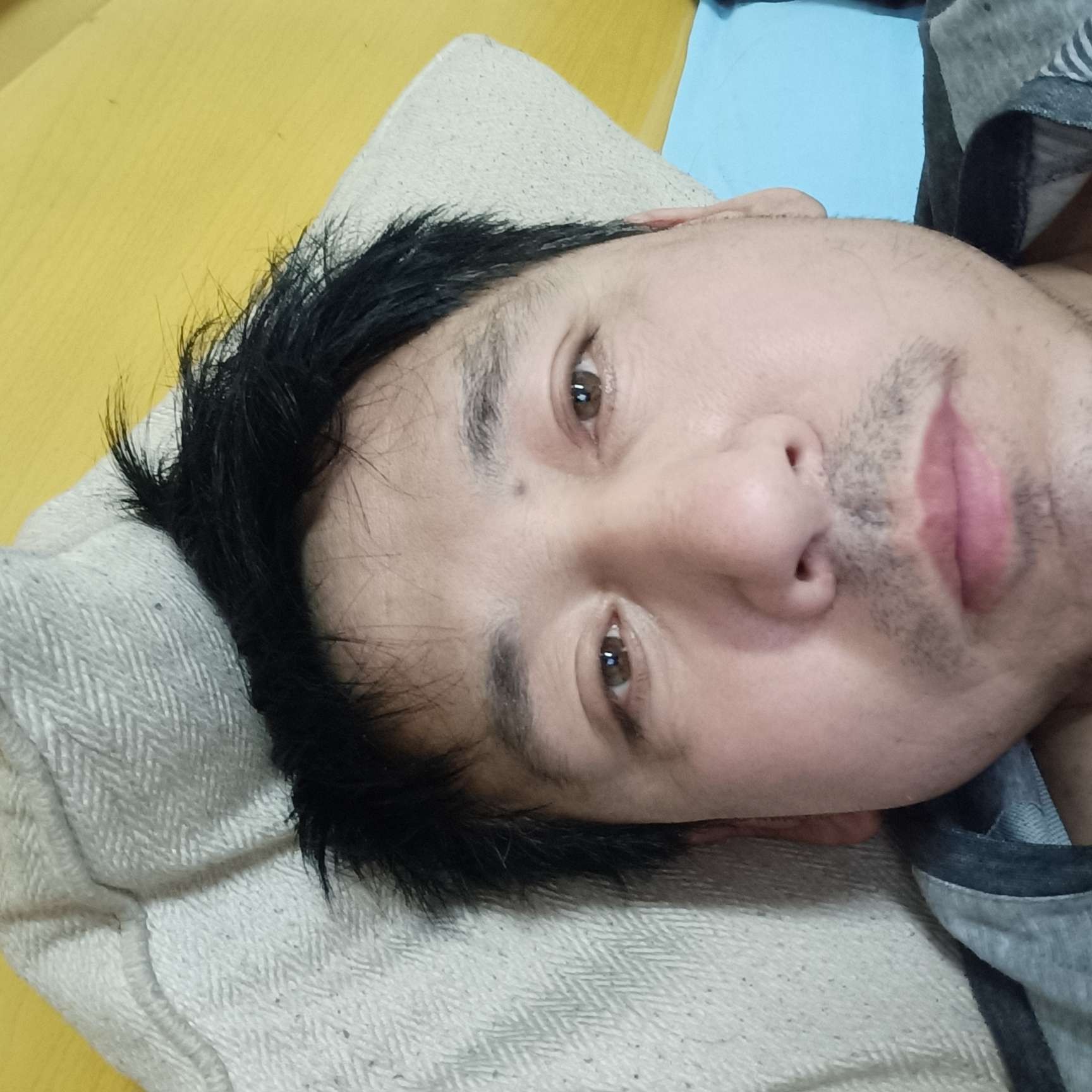 敏感飞机男生的照片