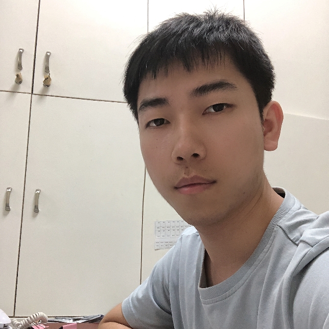 书本浅吻落寞的照片
