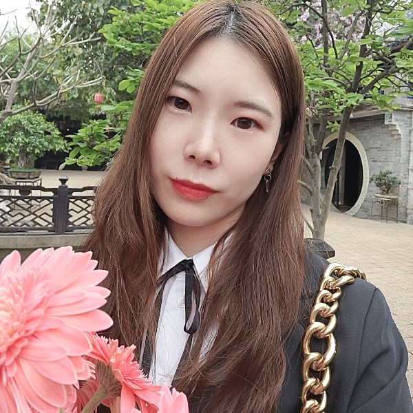 温婉小妮子的照片