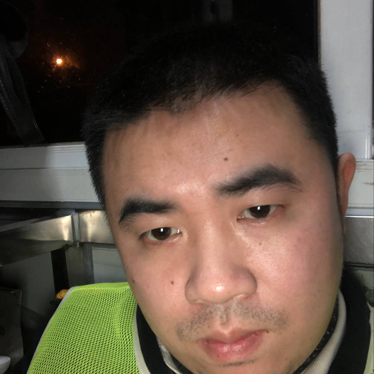 大碗迎贪玩的照片