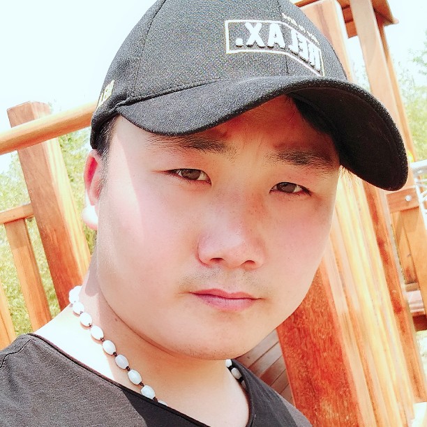 差一点，JS帅哥的照片