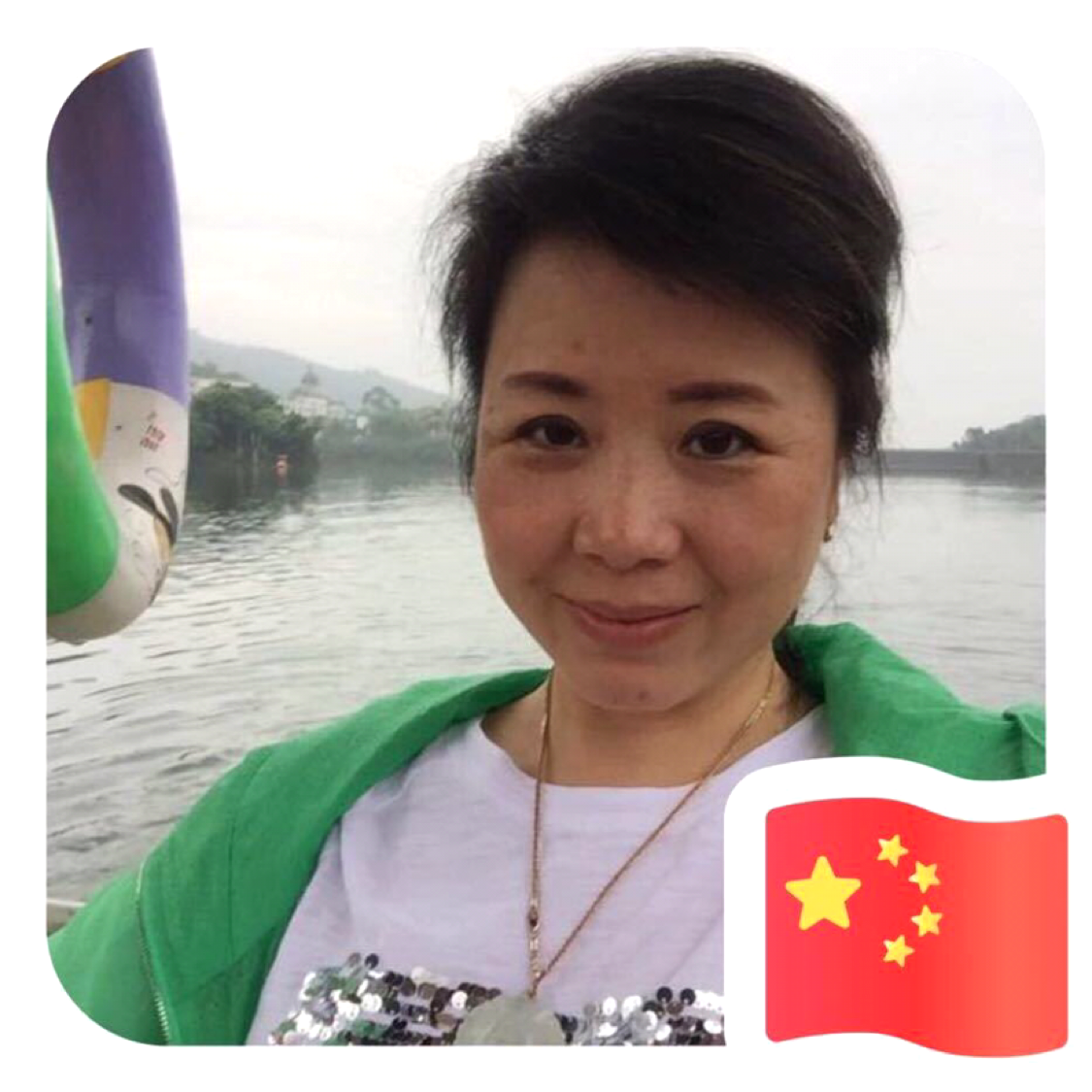 蜻蜓蹙眉冷艳的照片