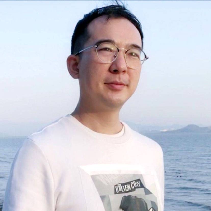 温柔漫步月亮的照片