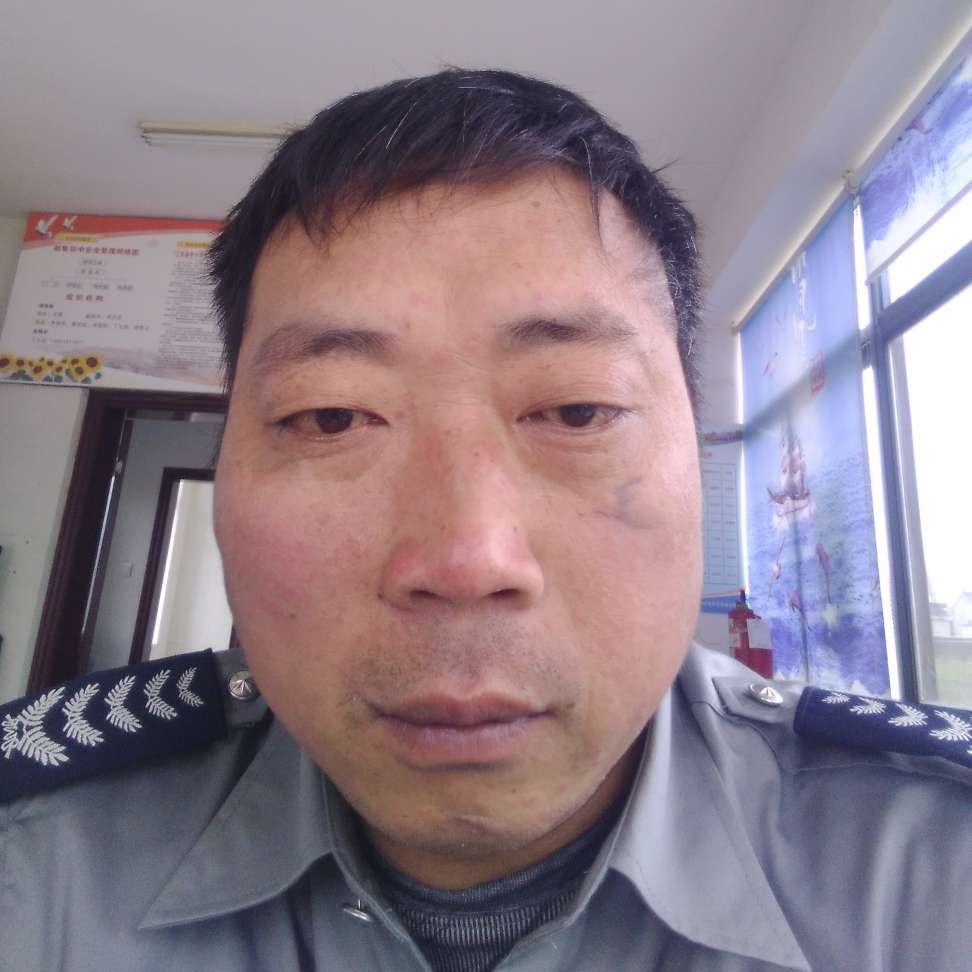 繁荣倾心白开水的照片