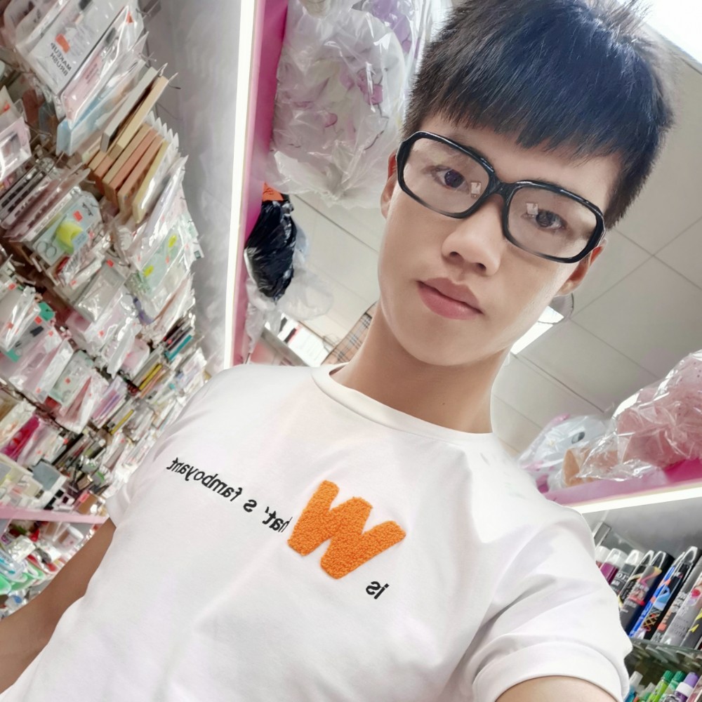 想人陪相许苗条的照片