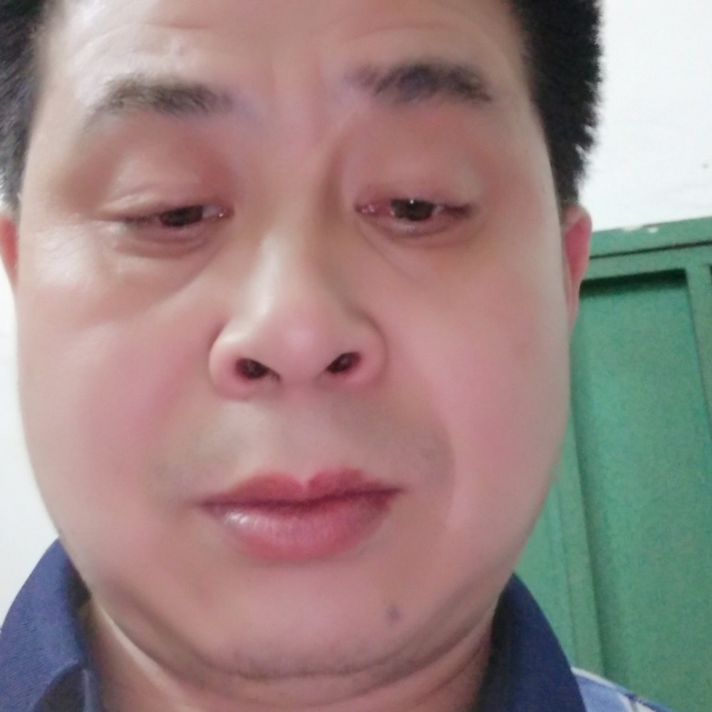 暖光专注的照片
