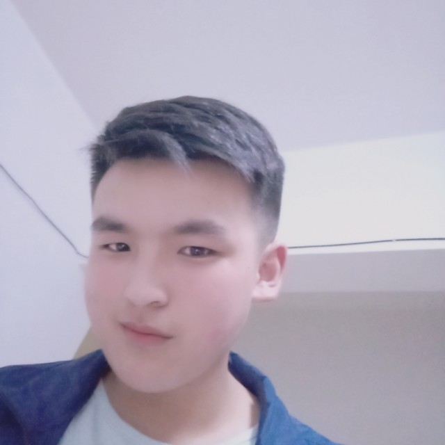 迅速笑热狗的照片