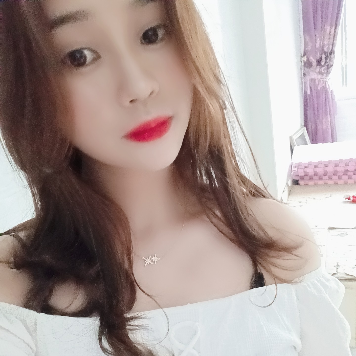 美女愿酷酷的照片