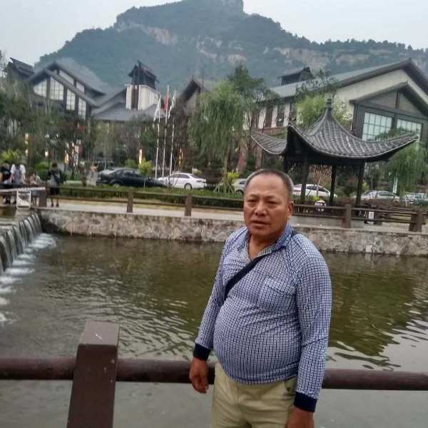 美男子帅哥的照片