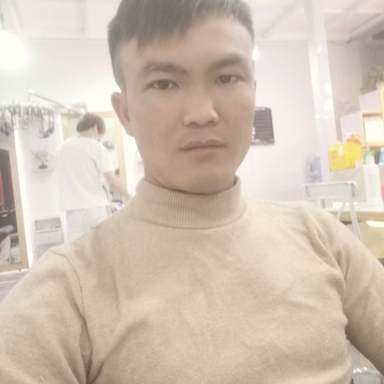 忧郁打大门的照片