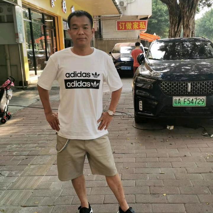 柜子健壮的照片