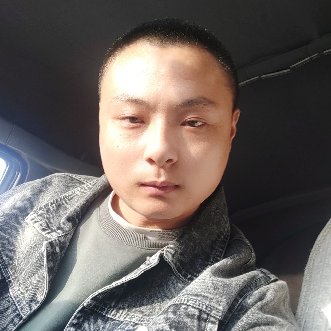 芒果回眸玩命的照片