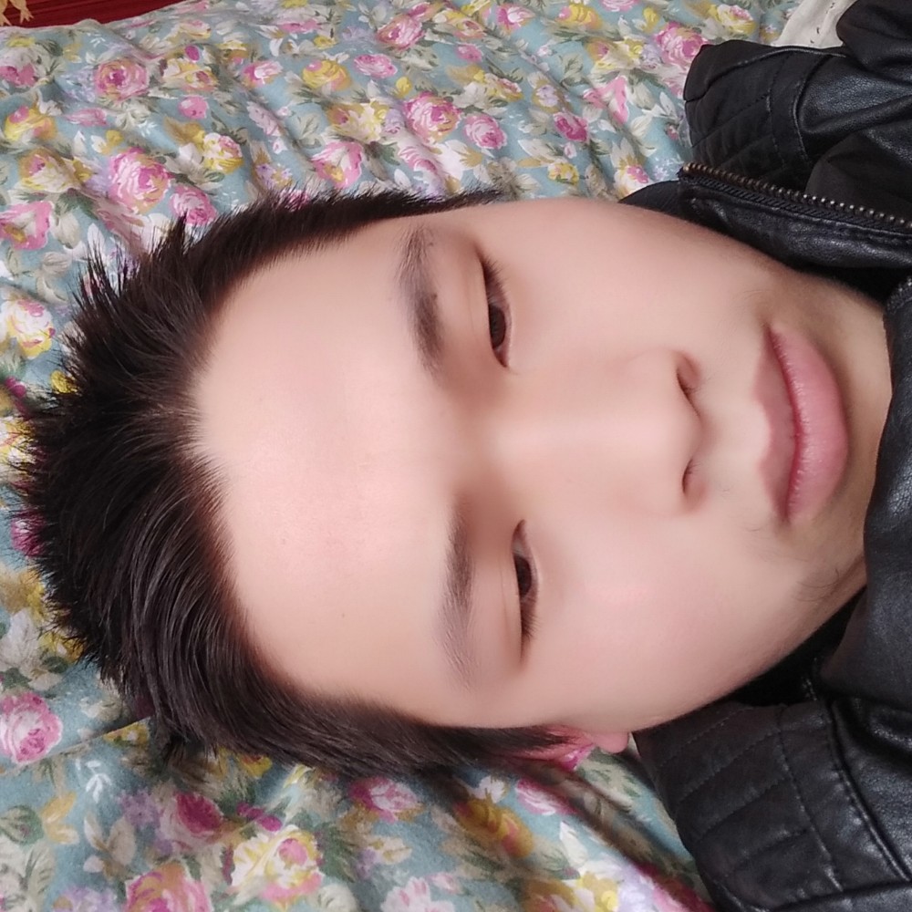 逐风挽手阔达的照片