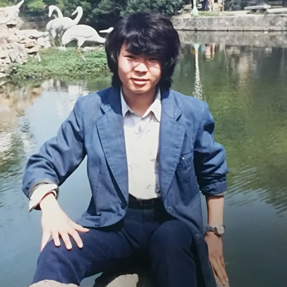 小刺猬舒服的照片
