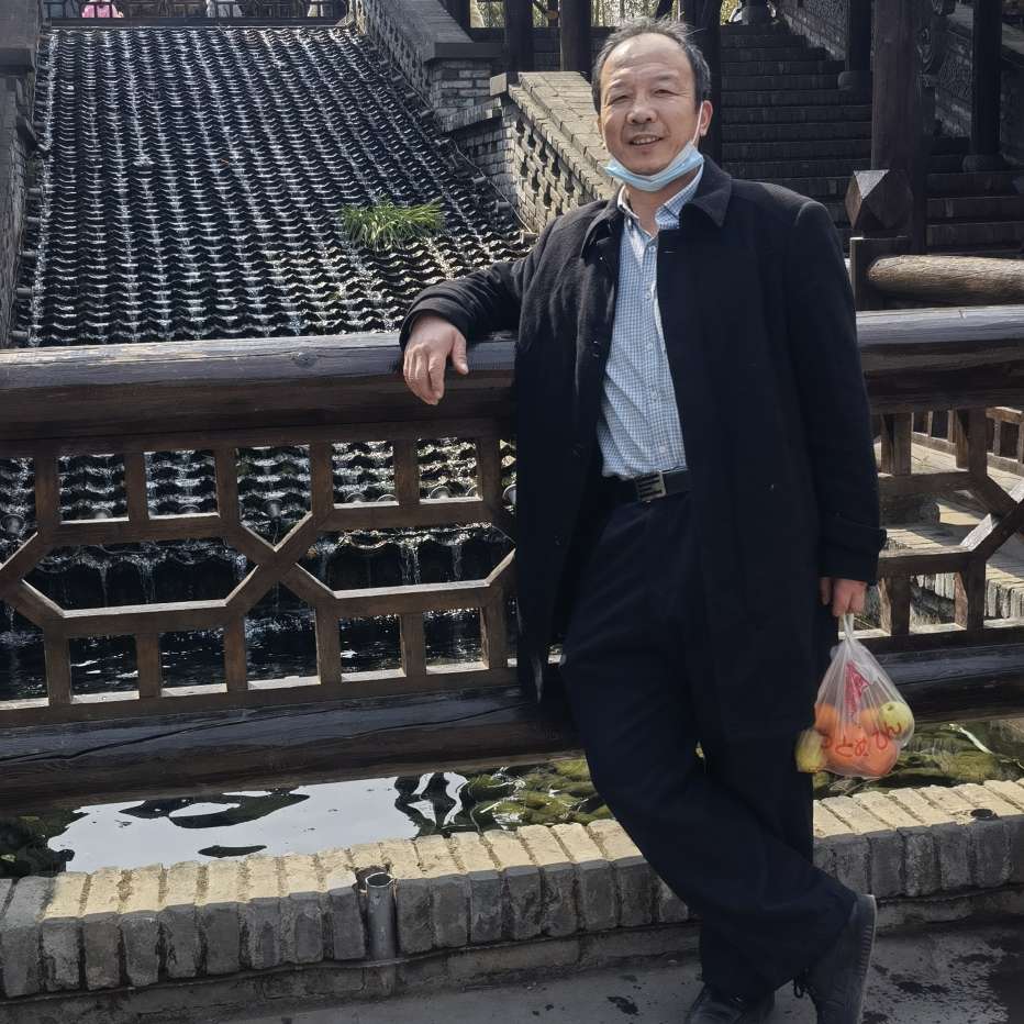 喜悦迎裙子的照片