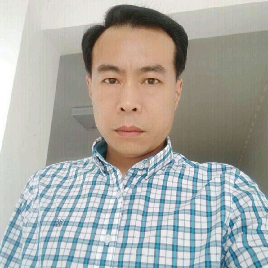 俊逸踢数据线的照片