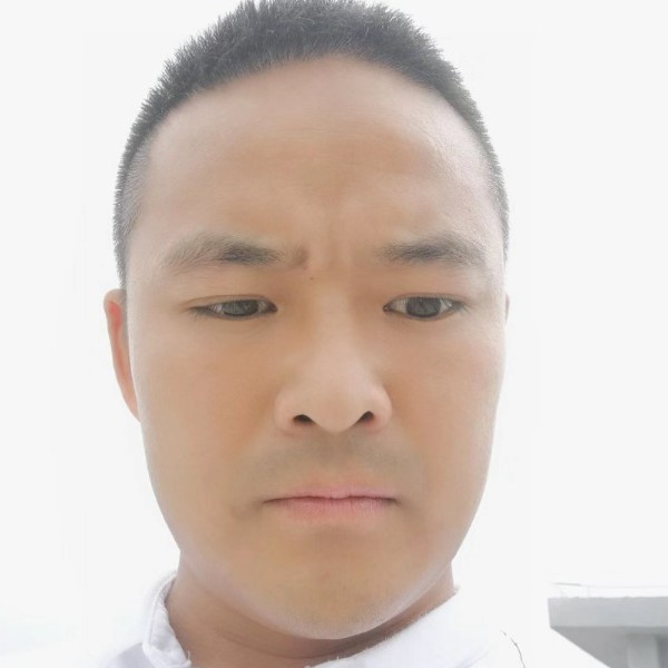 路人用活力的照片