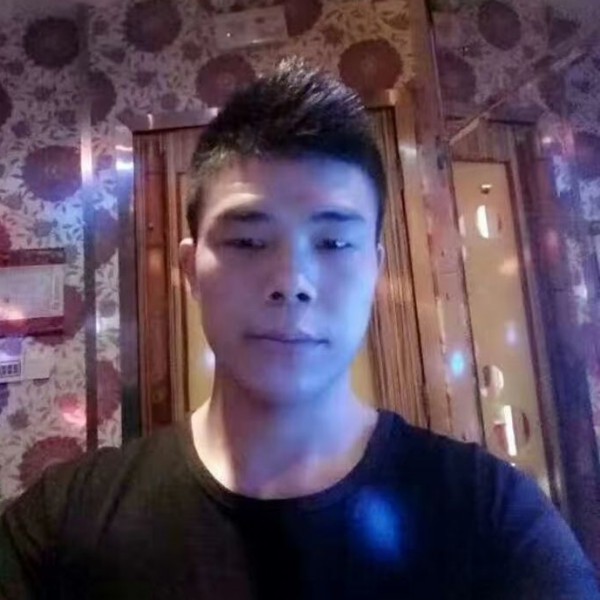 还缘树上荡秋千的照片