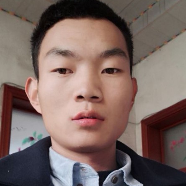 浅唱指甲油的照片