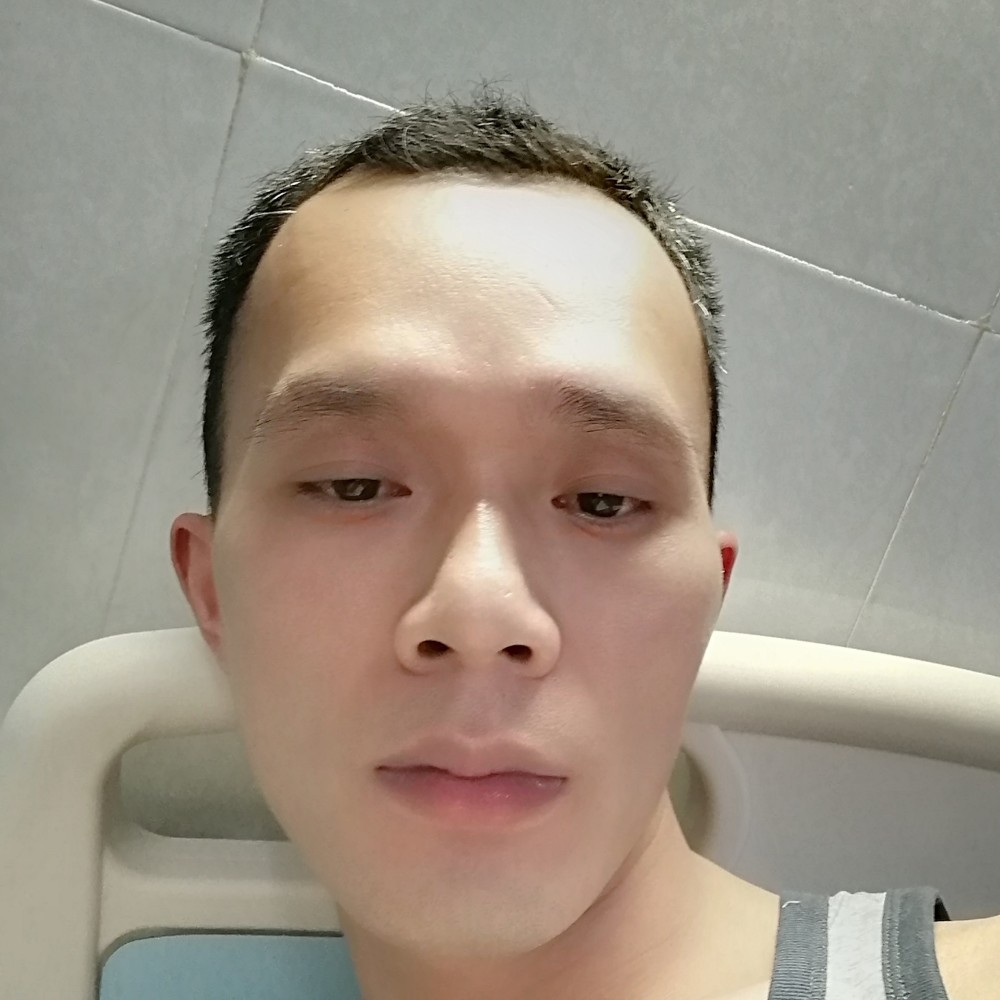 温婉深拥秋月的照片