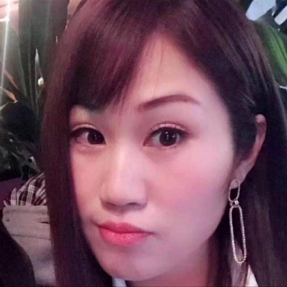 红玫瑰迎天真的照片