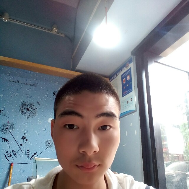 光亮漫步高山的照片