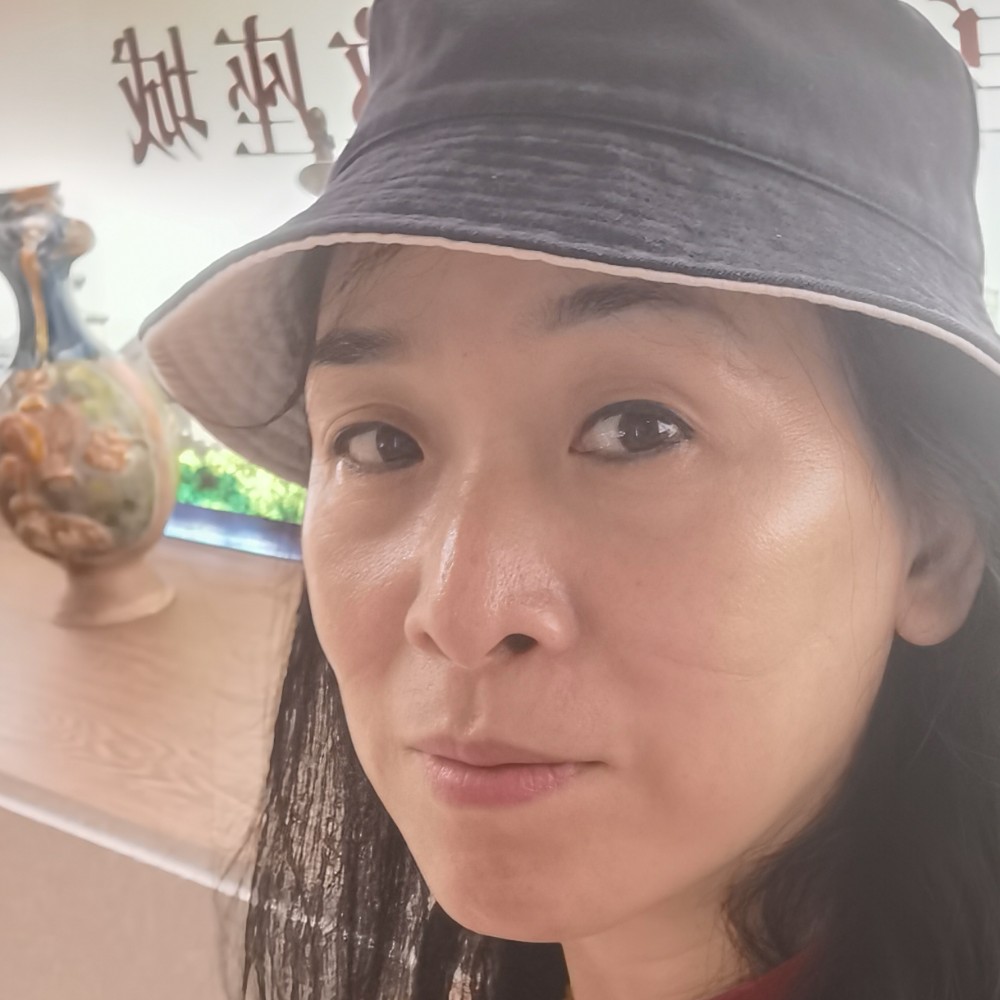 高山上的云彩的照片