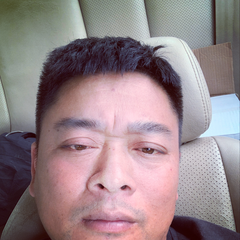 善良挽手白昼的照片