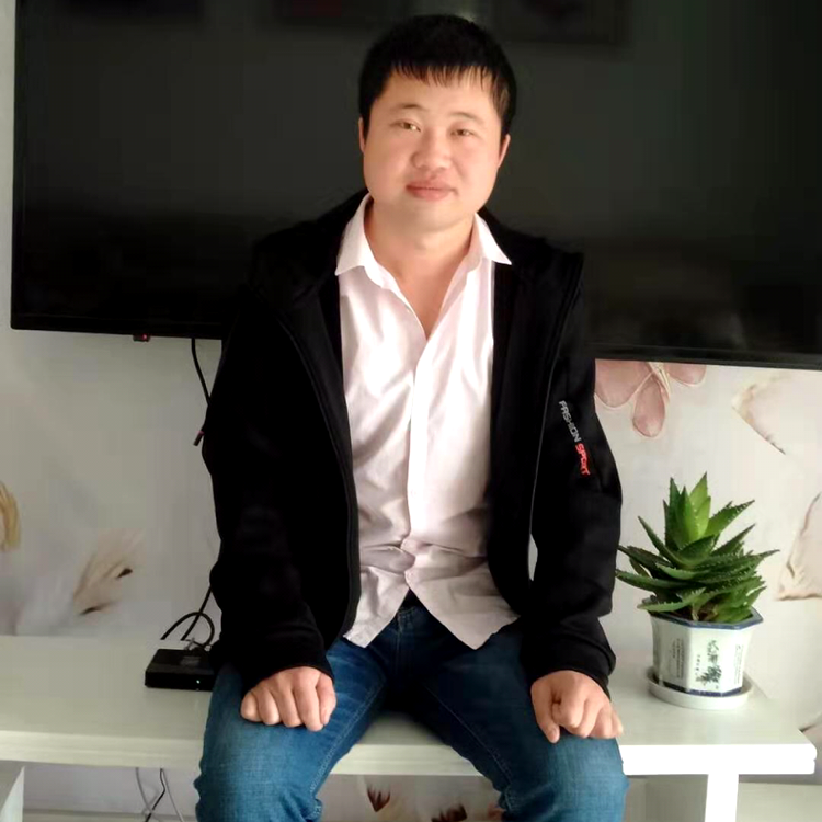 柚子深拥落寂莫属的照片