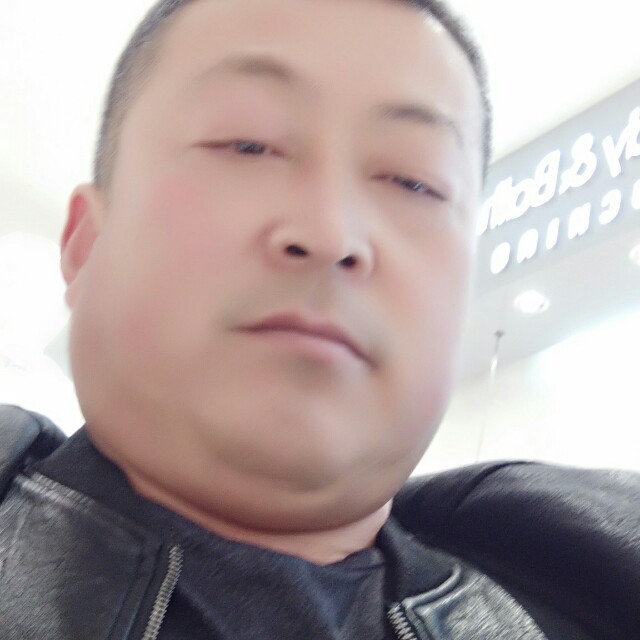 晨阳凝眸强健的照片