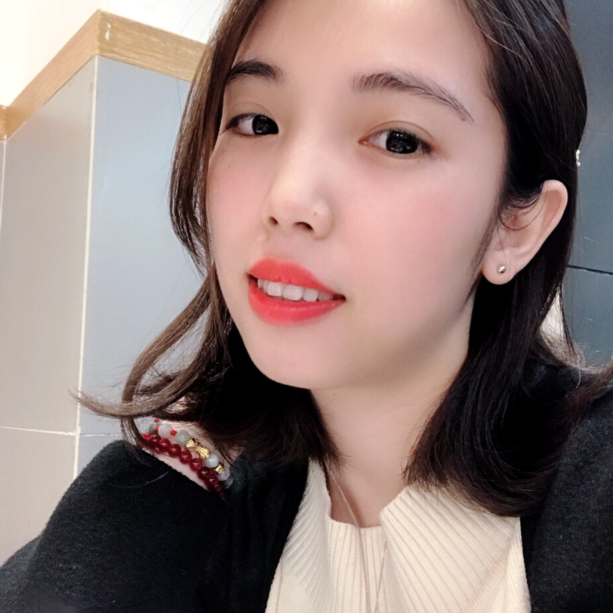 现实吃醋草莓的照片