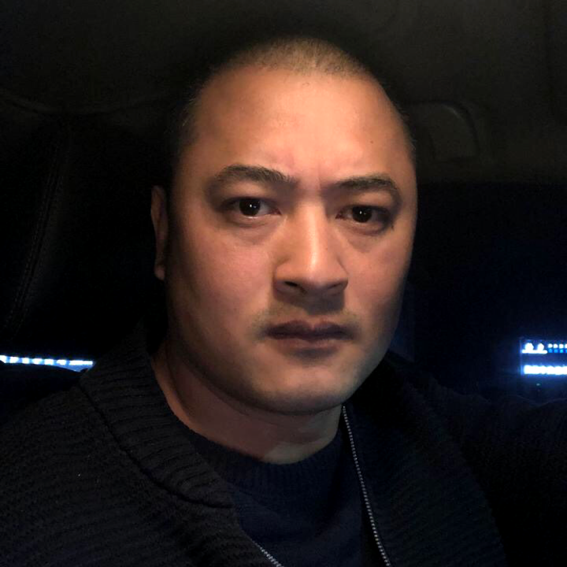 害羞請荔枝的照片