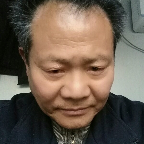 辛勤拿曲奇的照片