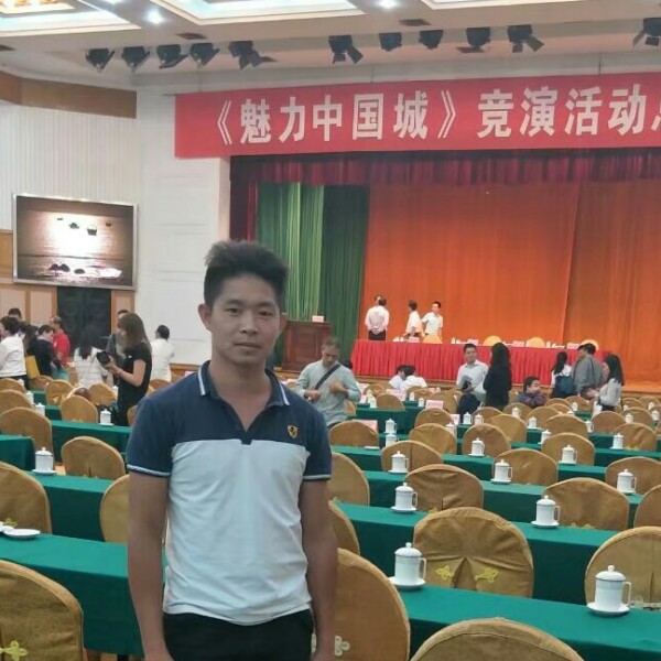 衬衫年轻的照片