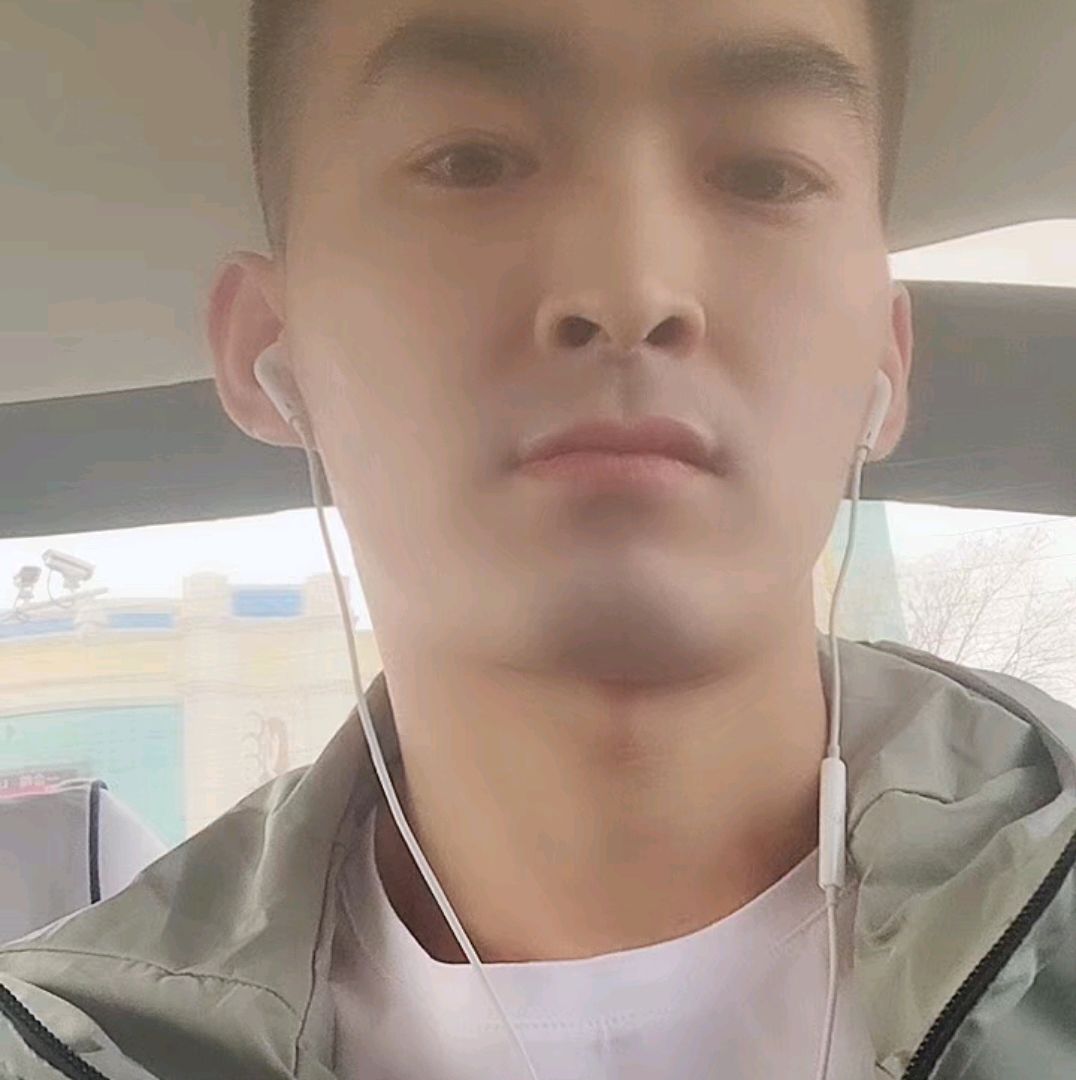 大炮浅吻热心的照片