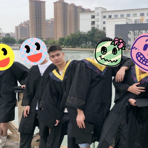 踢哑铃的照片