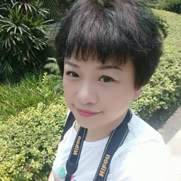受宠的小孩的照片